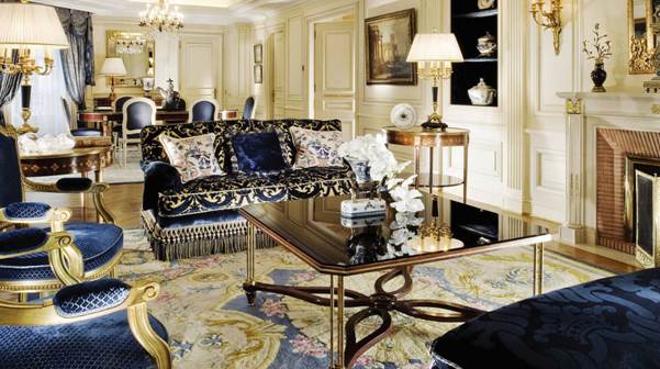 Das Highlight des Hauses ist jedoch die 200 m2 große Presidential Suite: Milliardärs-Elysium in blau-gold.